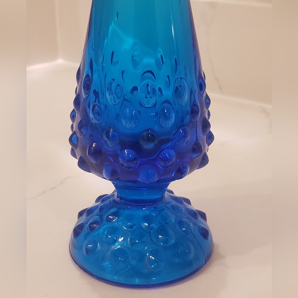 Vintage Fenton hobnail vase - Picture 2 of 4